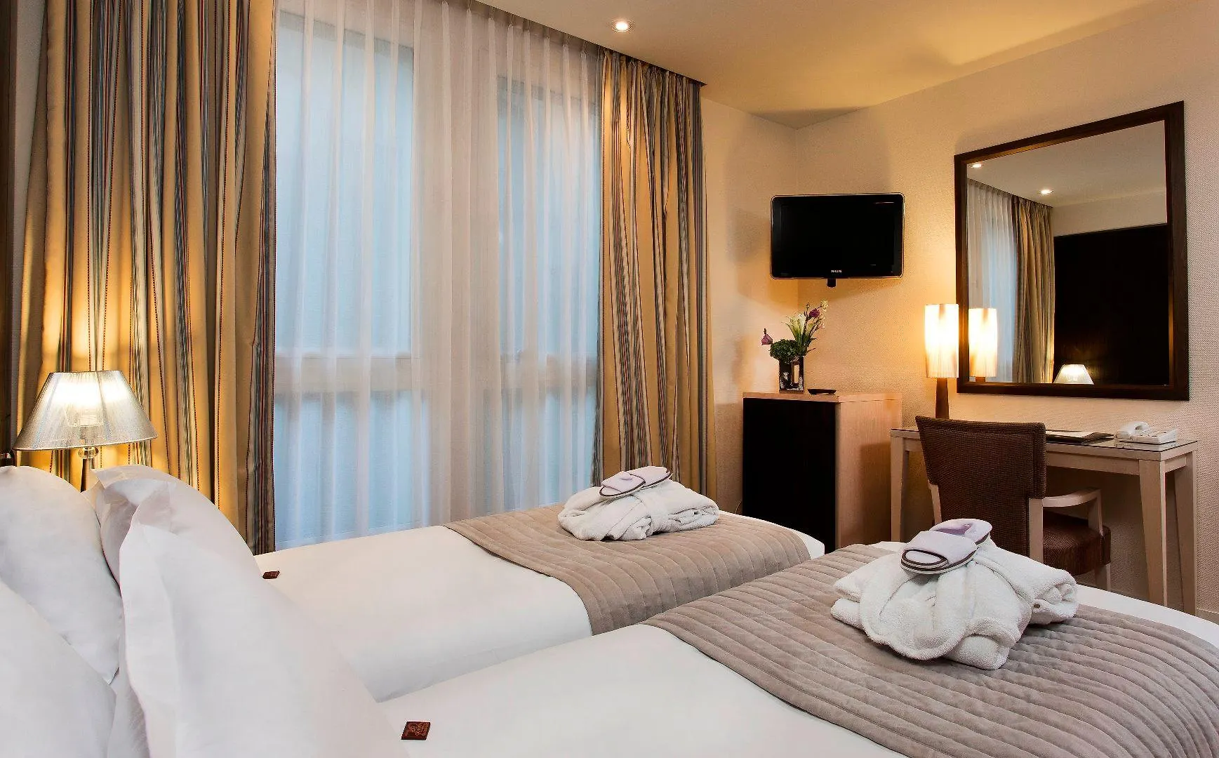 Hotel Le Pera Παρίσι 4*,