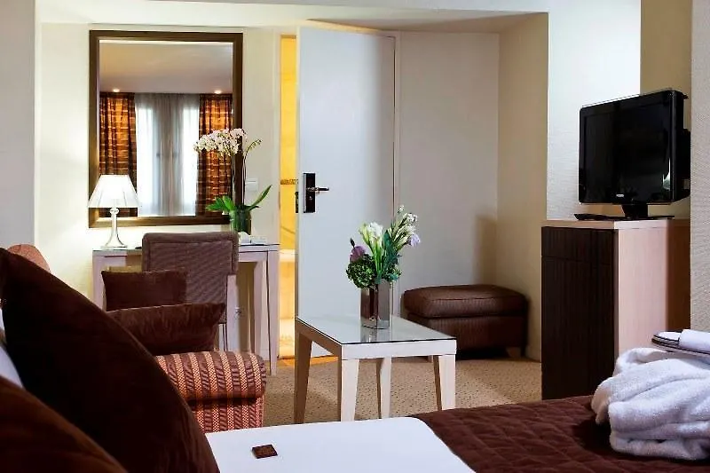 Hotel Le Pera Париж